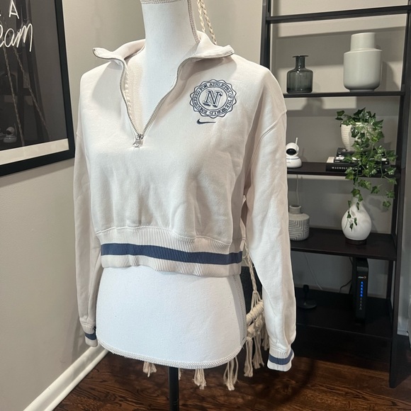 Nike Cropped Pullover - Picture 3 of 10